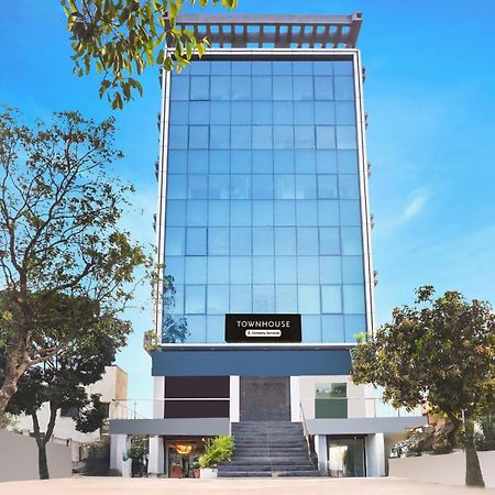 Super Townhouse Lohegaon Near Pune Airport Formerly Landmark Regency Lohogaon Ngoại thất bức ảnh