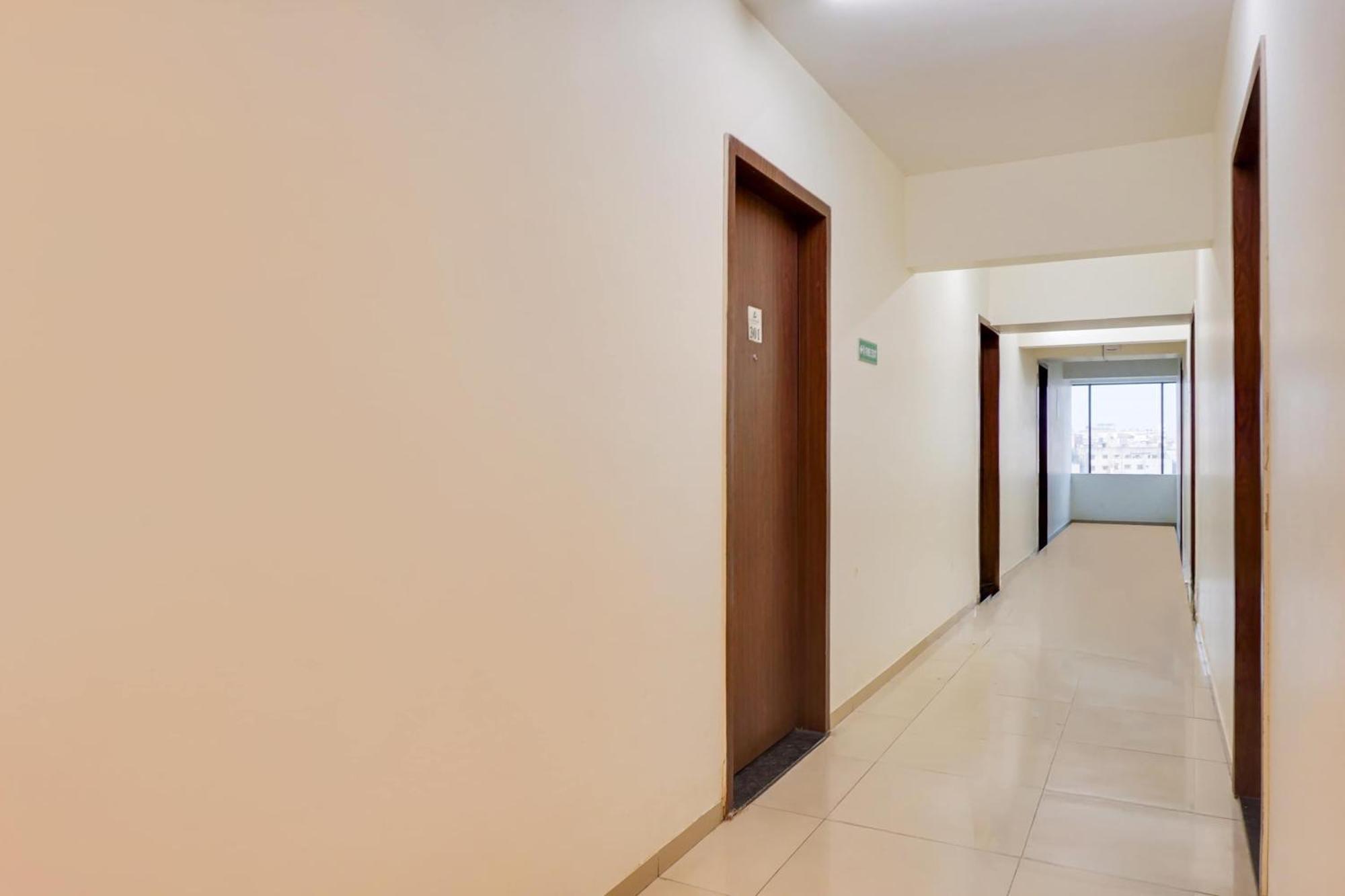 Super Townhouse Lohegaon Near Pune Airport Formerly Landmark Regency Lohogaon Ngoại thất bức ảnh