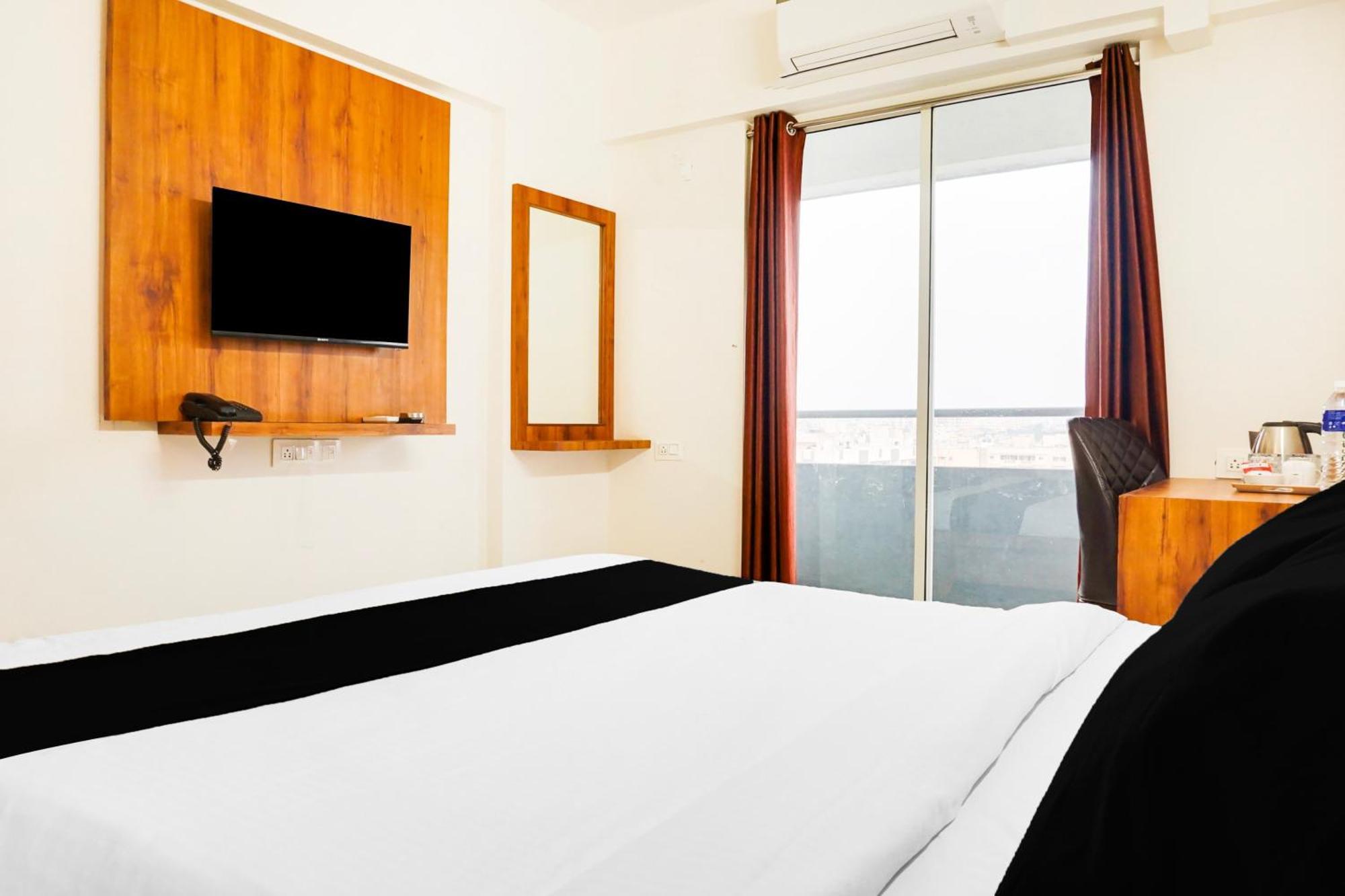 Super Townhouse Lohegaon Near Pune Airport Formerly Landmark Regency Lohogaon Ngoại thất bức ảnh